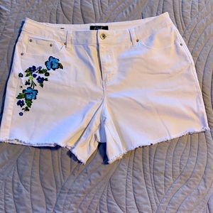 White jean shorts with blue flowers